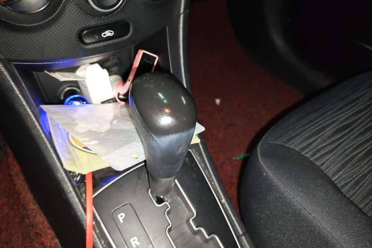 Used Hyundai Verna Ray 2014 1.4L Automatic GLX Gear Lever