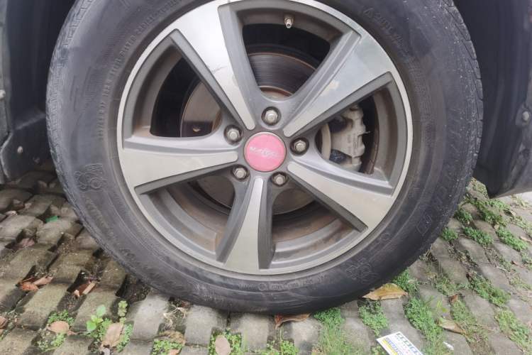 Used Haval H6 2013 Upgraded Model 2.4L Automatic Two-Wheel Drive Prestige Version
