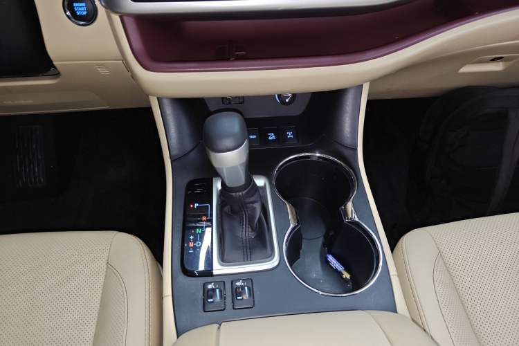 Used Toyota Highlander 2017 2.0T Four-Wheel Drive Luxury Edition 7 Seats