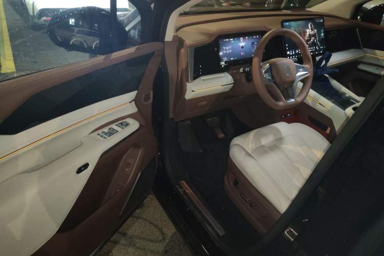 Used BYD Xia 2025 DM-i 1.5T 180km Beyond Edition
