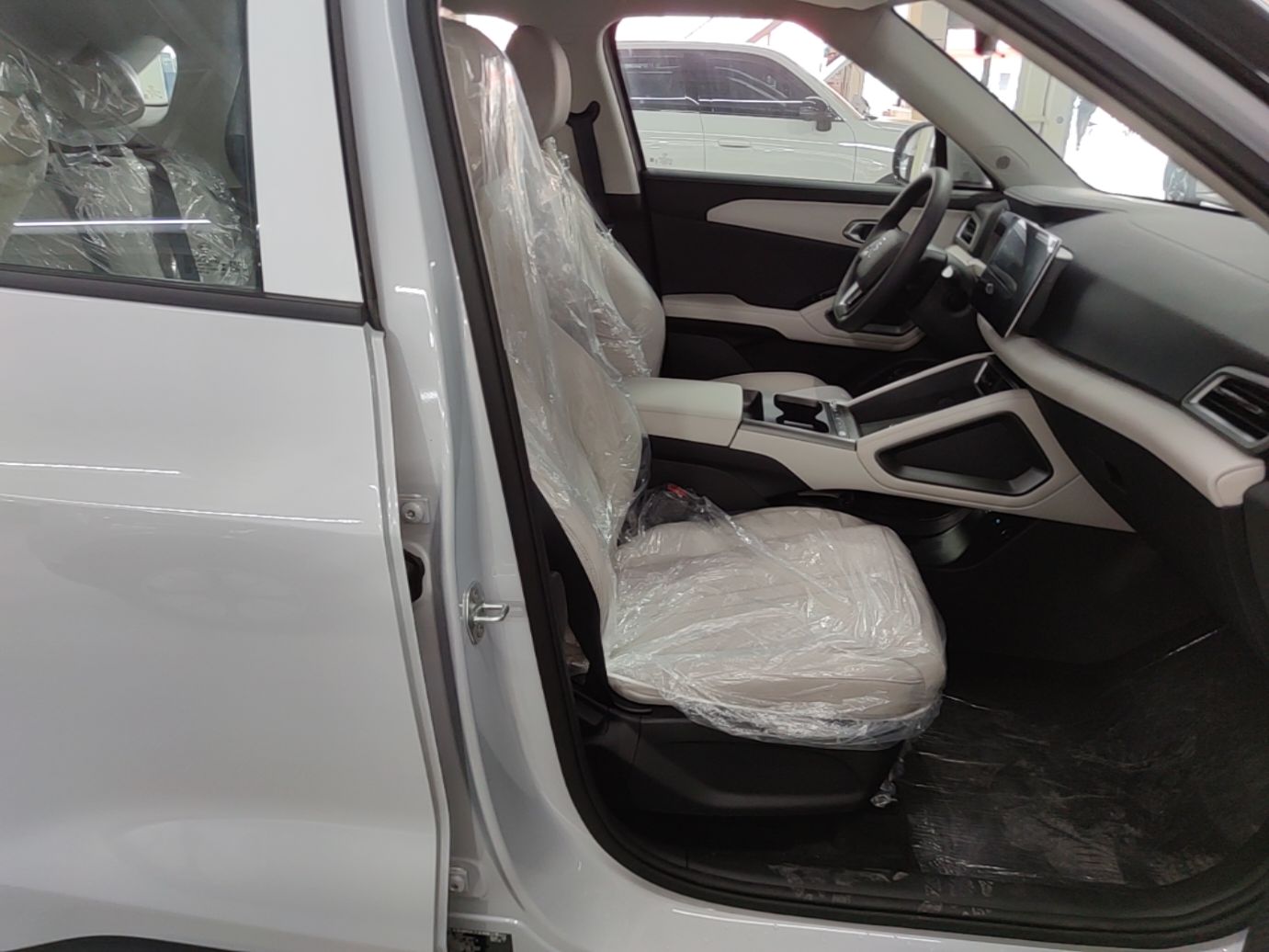 BYD Yuan UP 2025 Model 301KM Leading Version — снимка 19