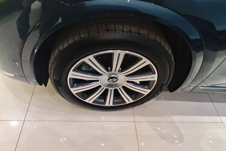 Used Hima AITO M8 2025 Extended-Range Max+ Version 53.4 kWh 5-Seater Edition