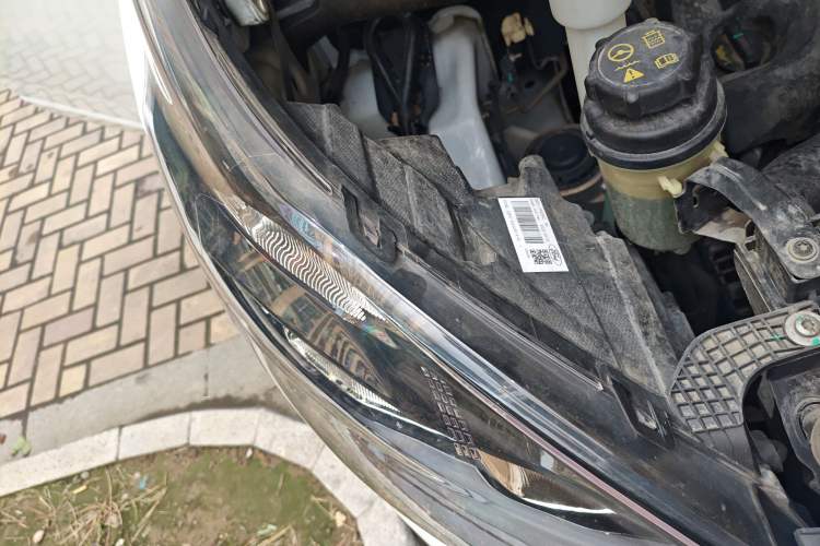 Used Ford Transit 2020 2.0T Diesel Multi-Function Commercial Vehicle Mid-Chassis Low-Roof Design with Dual Rear Doors Meeting China VI Emission Standards
