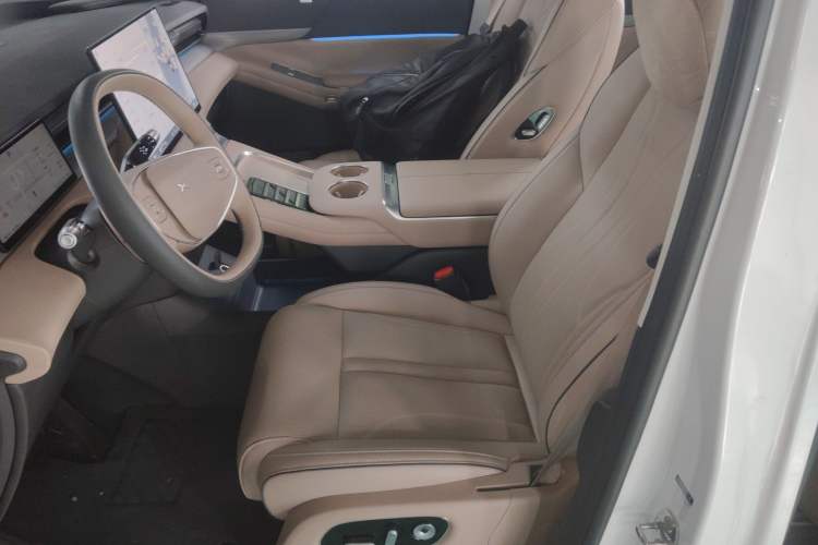 Used XPeng X9 2025 740 Ultra-Long Range Max Left Front Seat