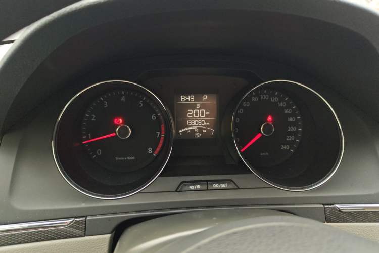 Used Volkswagen Bora 2013 1.6L Automatic Fashion Model Instrument Cluster