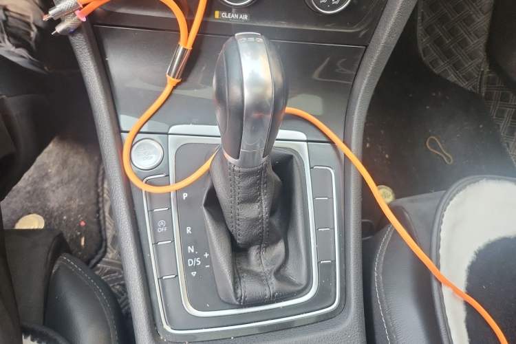 Used Volkswagen Golf 2018 230TSI Automatic Luxury Version Gear Lever