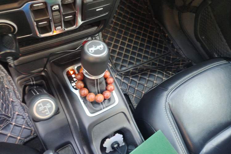 Used Jeep Wrangler 2018 2.0T Sahara Four-Door Edition Gear Lever