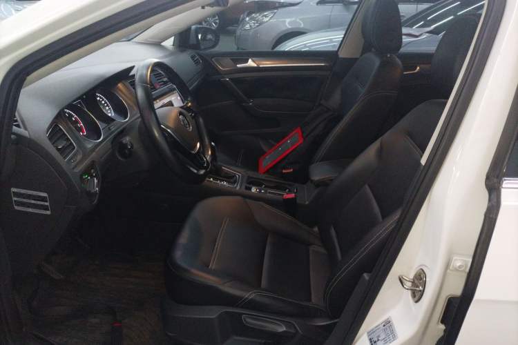 Used Volkswagen Golf 2016 230TSI Automatic Comfort Version Left Front Seat