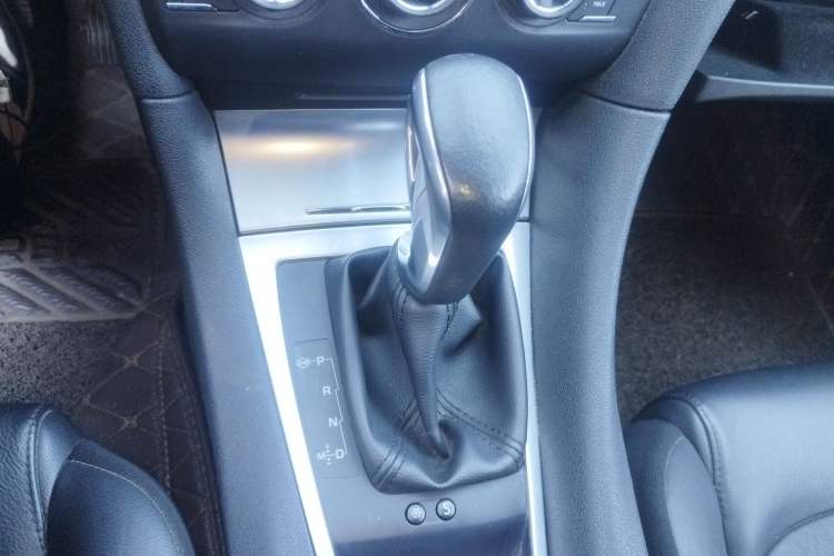 Used DS 5LS 2015 1.6T Luxury Edition THP160 Gear Lever