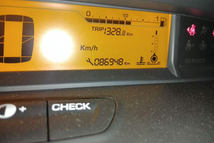 Used Citroen C-Quatre 2014 VTS Version 1.6L Manual - Premium Model Odometer Close Up