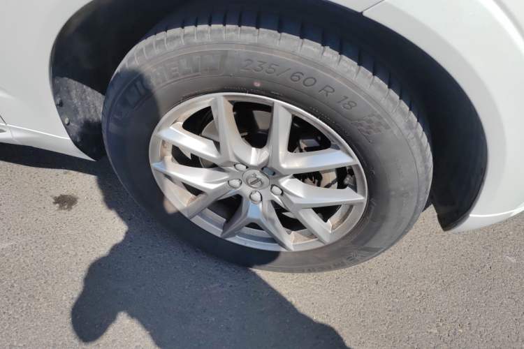 Used Volvo XC60 2020 T5 4x4 Zhiyi Luxury Edition Right Front Wheel Hub