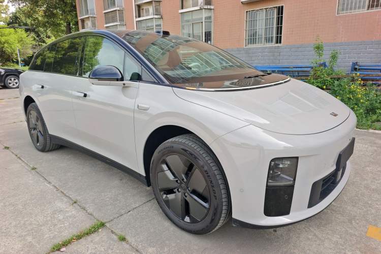 Used Li Auto i6 2025 Model Two-Wheel-Drive Standard Type Front Right 45 Deg