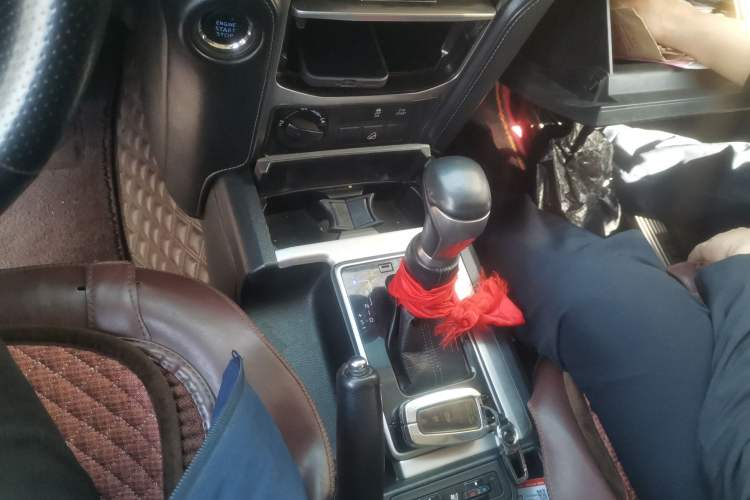 Used Toyota Prado 2018 3.5L Automatic TX-L Gear Lever