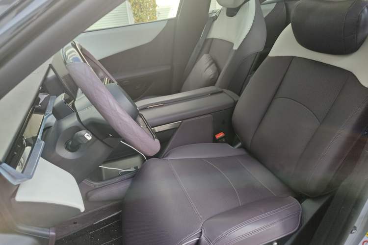 Used Mazda EZ-60 2025 Model Range-Extended 200 Max