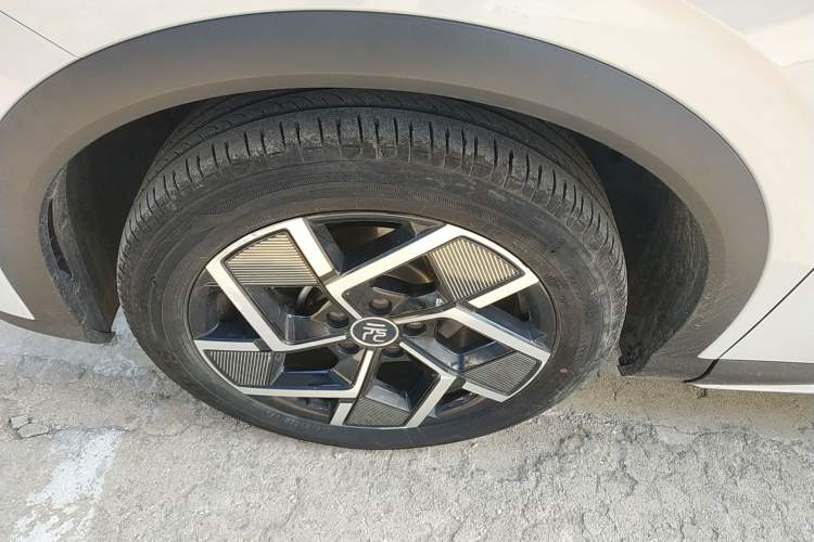 Used BYD Yuan PLUS 2024 Honor Edition 510KM Beyond Model Left Front Wheel Hub