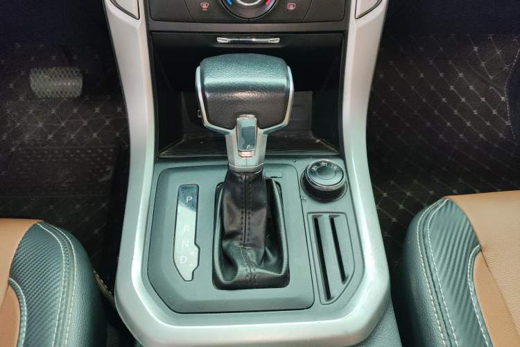 Used SAIC MAXUS T70 2020 2.0T Diesel Automatic 4x4 Commemorative Edition with Long Bed and High Ground Clearance