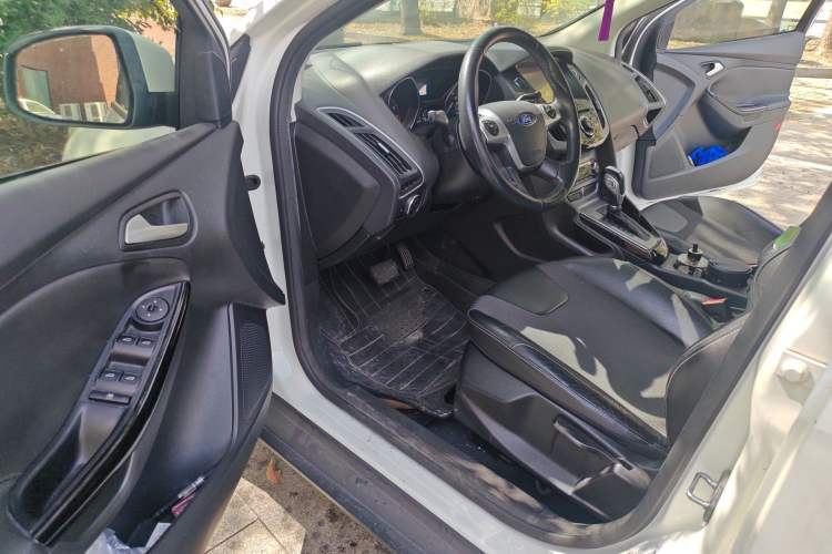 Used Ford Focus 2012 Sedan 1.6L Automatic Fashion Edition
