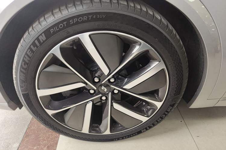 Used Li Auto L8 2023 Pro Model
