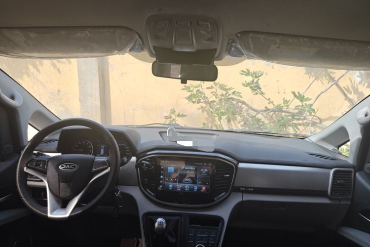 Used JAC Refine M4 2021 2.0L Manual Commercial Edition Center Console