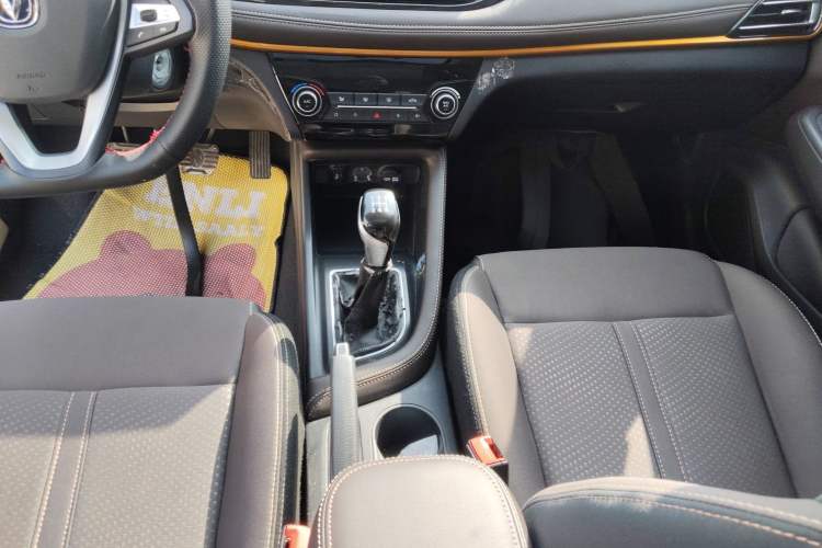 Used CHANGAN Eado DT 2019 1.6L Manual Comfort Model China VI Standard Gear Lever