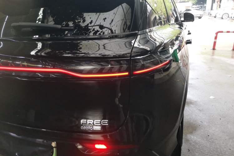 Used VOYAH FREE 2025 318 259 km All-Wheel-Drive Exploration Edition Right Rear Taillight