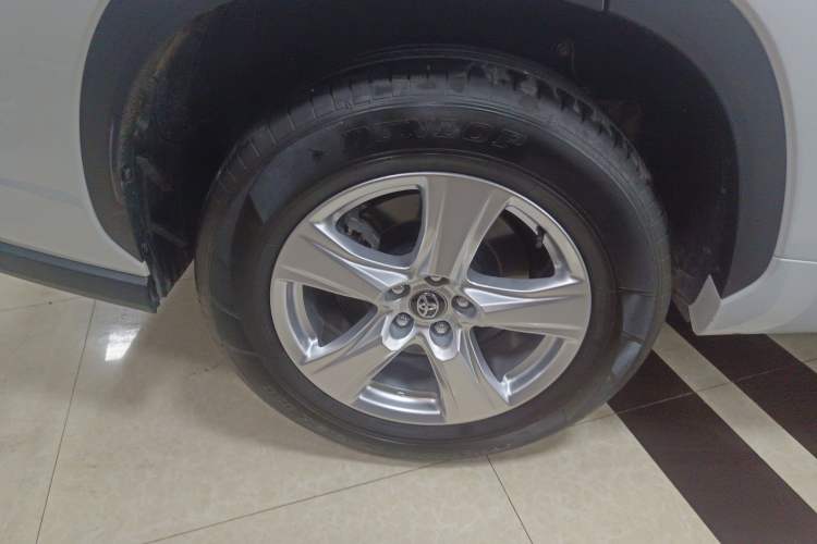 Used Toyota Highlander 2024 2.5L Smart Electric Hybrid Dual-Motor Two-Wheel-Drive Elite Edition 5 Seats Right Rear Wheel Hub