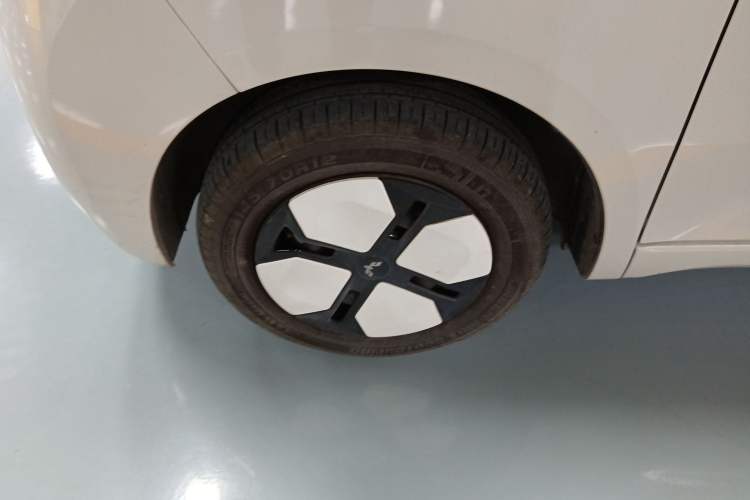 Used Wuling Hongguang MINIEV 2024 3rd Generation 215km Advanced Version Exterior 4