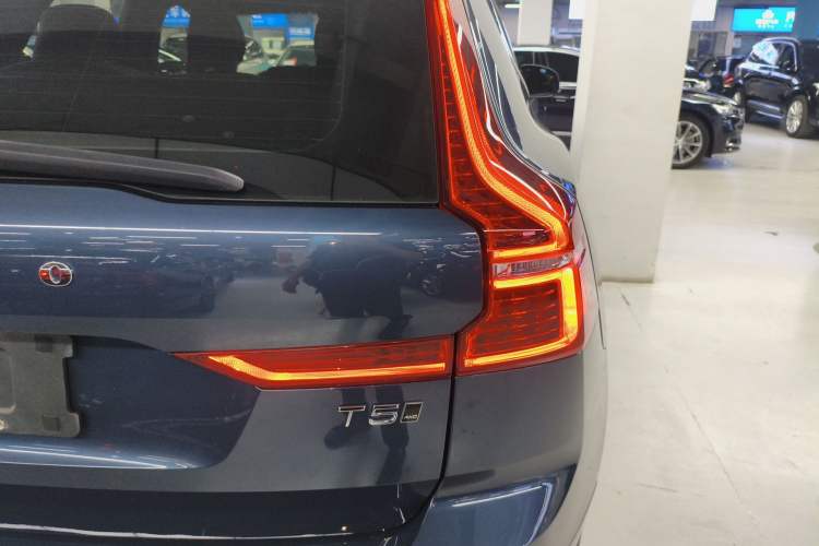 Used Volvo XC60 2021 T5 4x4 Smart Luxury Edition Exterior 3