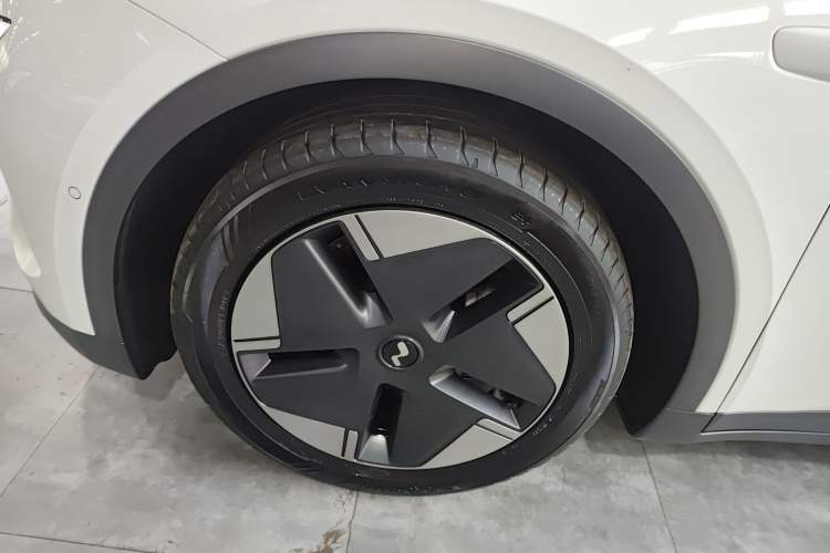 Used ONVO L60 2024 60 kWh Rear-Drive Version Left Front Wheel Hub