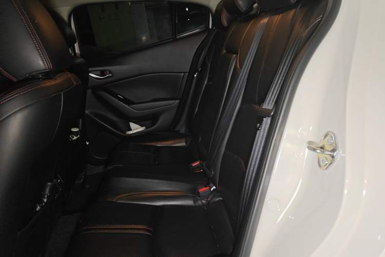 Used Mazda 3 Axela 2017 Sedan 1.5L Automatic Luxury Model Emission Standard China V
