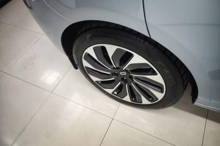 Used Hima AITO M5 2023 Extended-Range Rear-Drive Intelligent Driving Version Right Rear Wheel Hub
