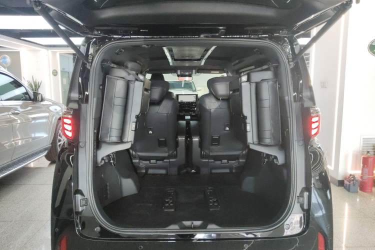 Used Toyota Alphard 2024 Dual-Engine 2.5L Deluxe Edition
