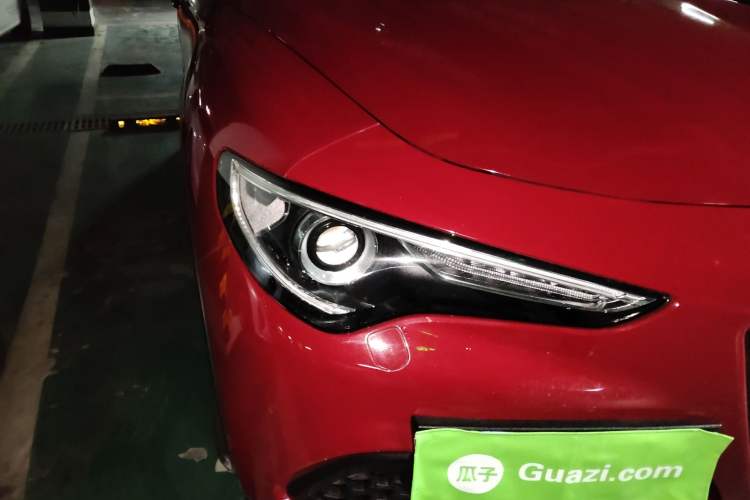 Used Alfa Romeo Stelvio 2017 2.0T 280HP Luxury Edition Right Front Headlight