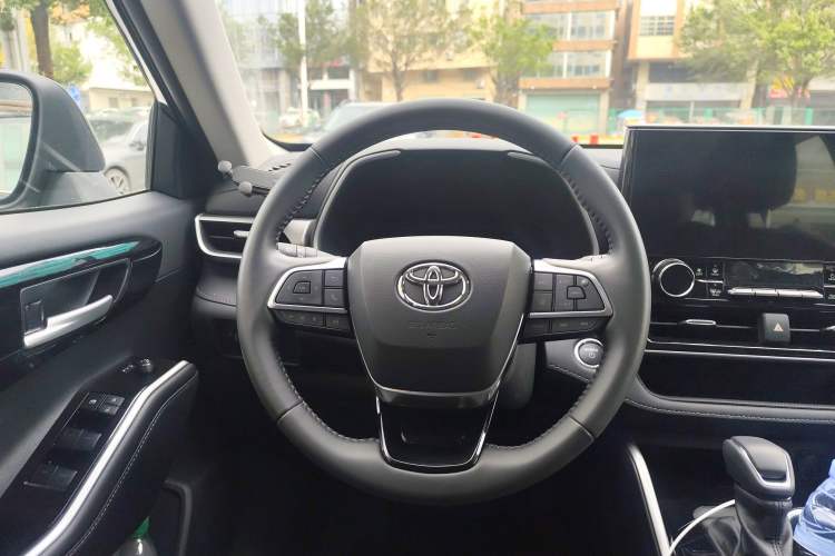 Used Toyota Highlander 2024 2.5L Smart Electric Hybrid Dual-Motor Two-Wheel Drive Luxury Version 7 Seats