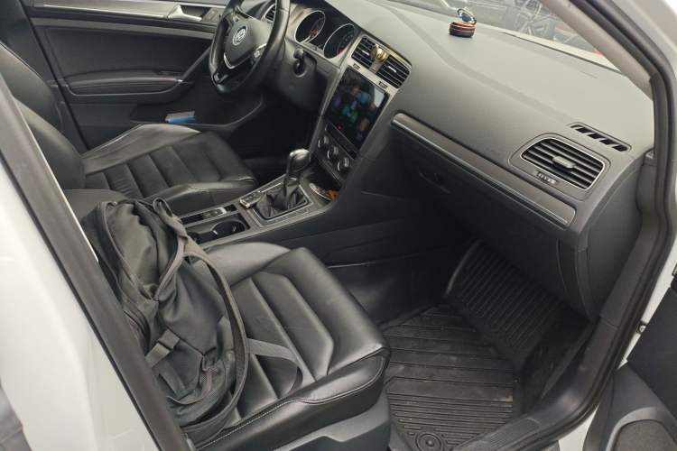 Used Volkswagen Golf 2016 230TSI Automatic Luxury Version Right Front Seat