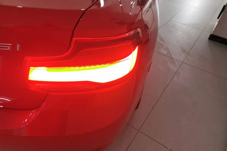 Used BMW 2 Series (Import) 2019 225i Convertible Coupe Sports Design Package