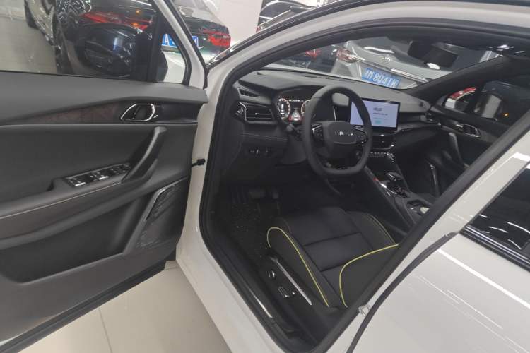 Used Lynk & Co 06 2023 Remix 1.5T Dynamic Halo