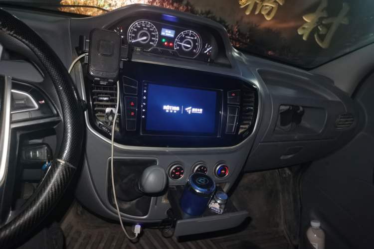 Used SAIC MAXUS Xintu V80 2021 2.0T Manual Classic Aoyuntong Long Wheelbase Mid-Roof 6/7/8/9-Seater Audio And AC Panel