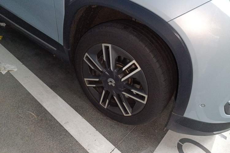 Used Nio ES6 2020 430 km Signature Edition Right Front Wheel Hub