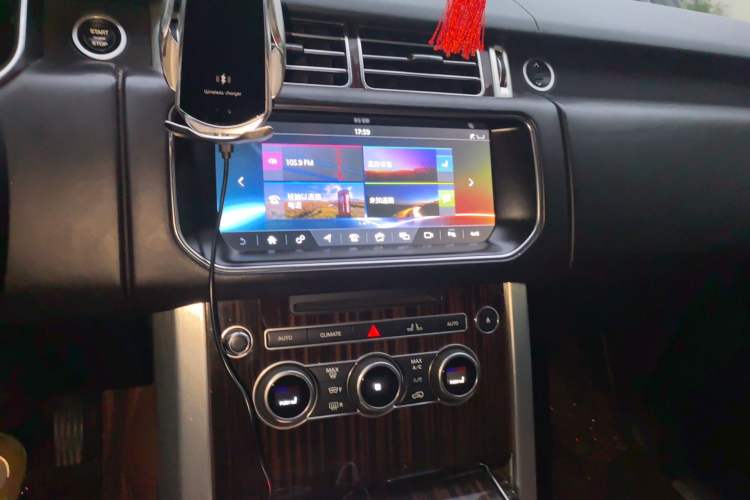 Used Land Rover Range 2017 3.0 SC V6 Vogue SE Long-Wheelbase Edition Audio And AC Panel