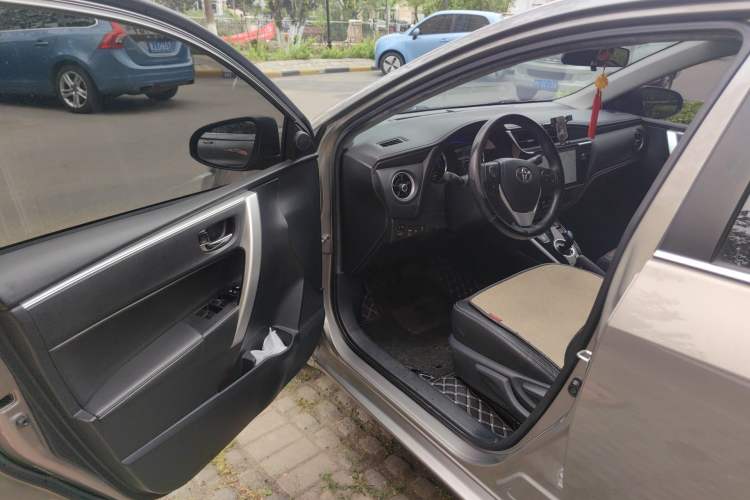 Used Toyota Corolla 2018 Dual-Engine 1.8L E-CVT Smart Edition