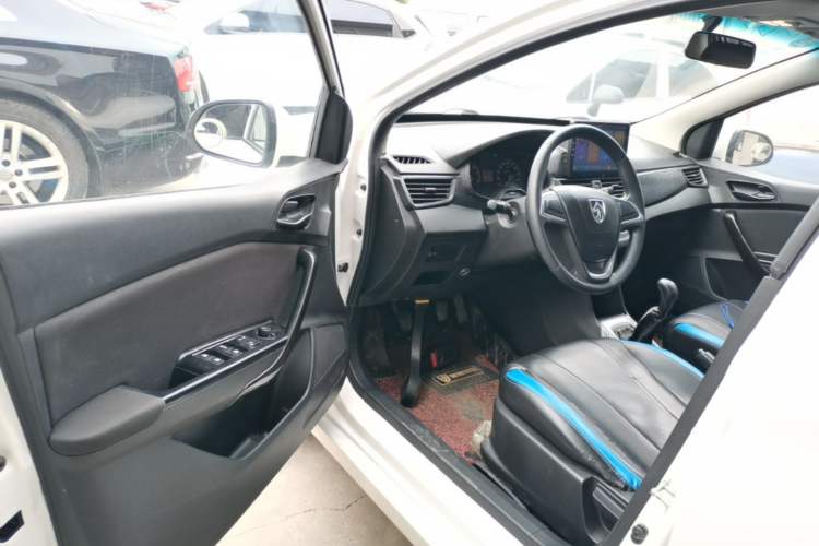 Used Baojun 310 2016 1.2L manual Comfort trim level