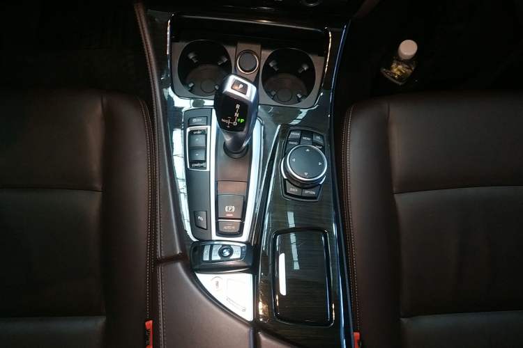 Used BMW 5 Series 2017 525Li Luxury Design Package Gear Lever