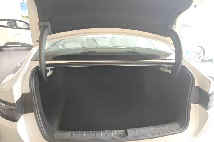 Used BYD Seal 05 DM-i 2025 DM-i Intelligent Drive 120KM Flagship Model Trunk