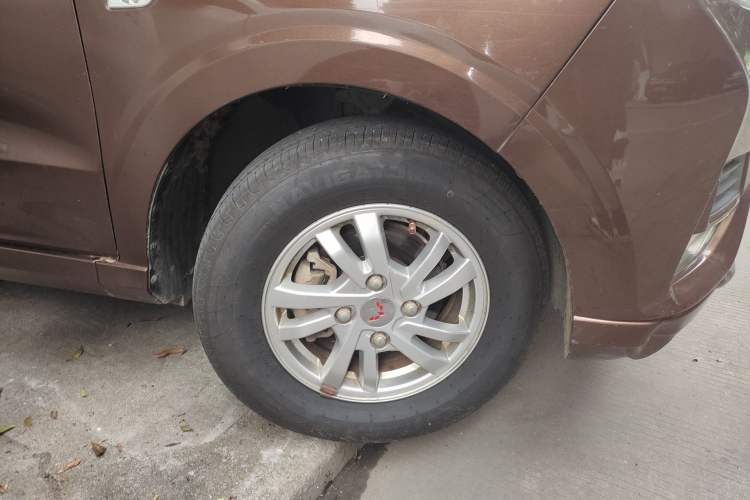 Used Wuling Hongguang 2021 1.5L S Comfort Edition LAR Right Front Wheel Hub