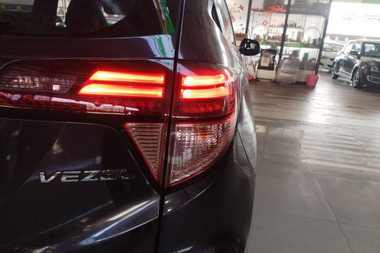 Used Honda Vezel 2016 1.8L CVT Front-Wheel Drive Pioneer Edition