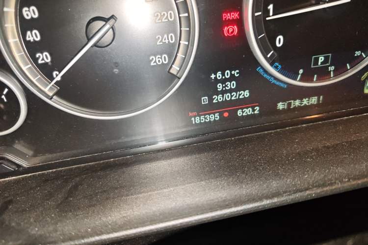 Used BMW 5 Series 2013 525Li Luxury Model Odometer Close Up