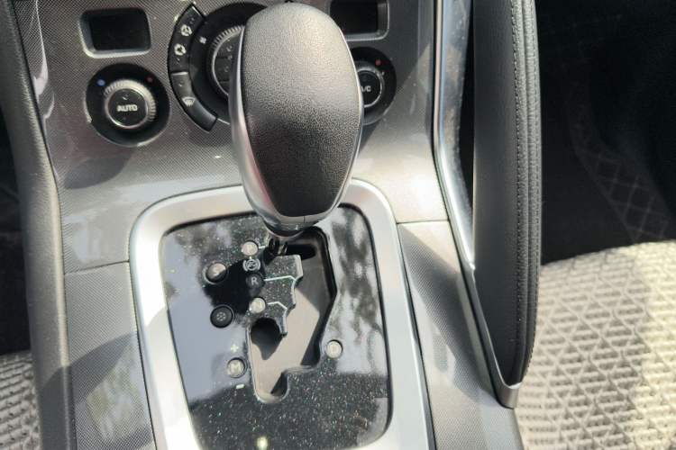 Used Peugeot 3008 2016 1.6THP Automatic Prestige Edition Gear Lever