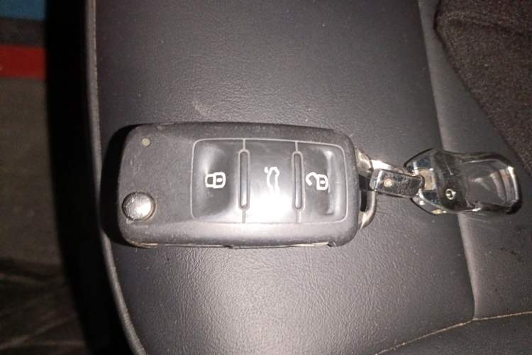 Used Volkswagen Gran Lavida 2013 1.6L Manual Fashion Model
