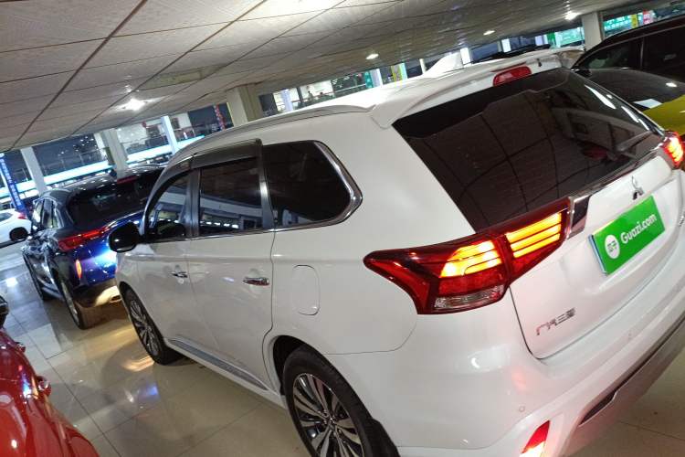 Used Mitsubishi Outlander 2021 2.4L 4x4 Zhi Xiang Edition 7 Seats
